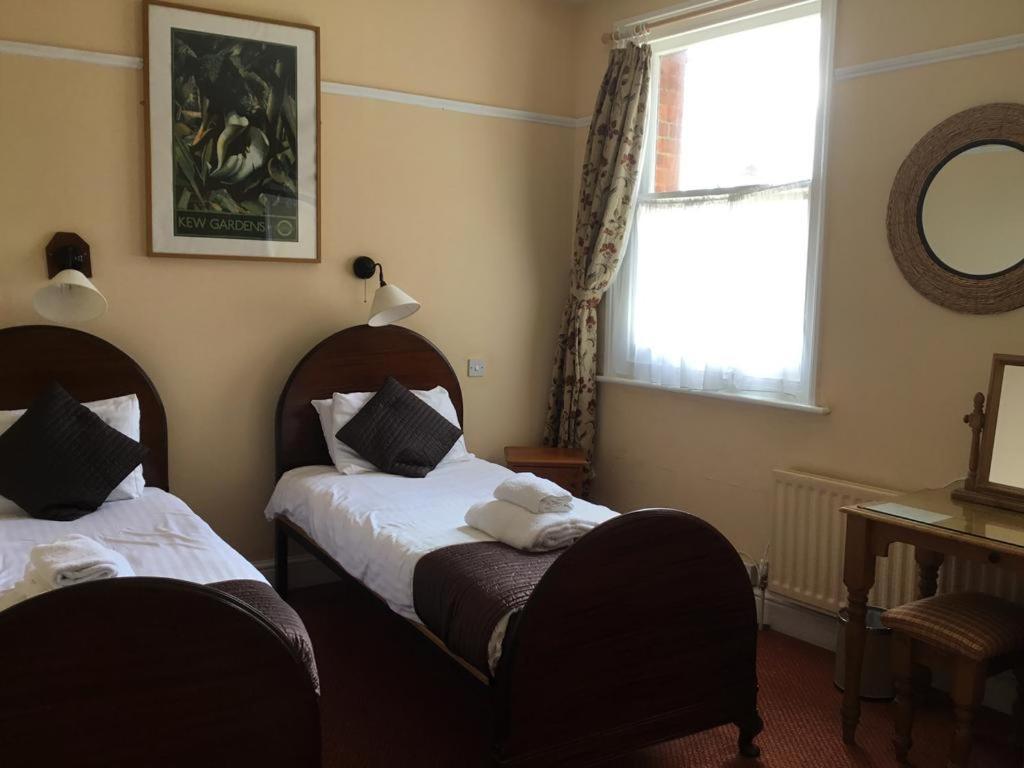 Railway Hotel Faversham Buitenkant foto