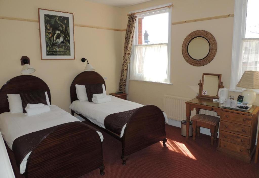 Railway Hotel Faversham Buitenkant foto